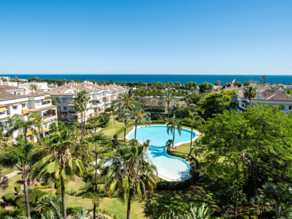 Duplex penthouse in Hacienda Nagüeles I