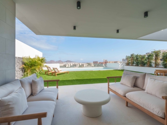 Semi-detached house in Negrín