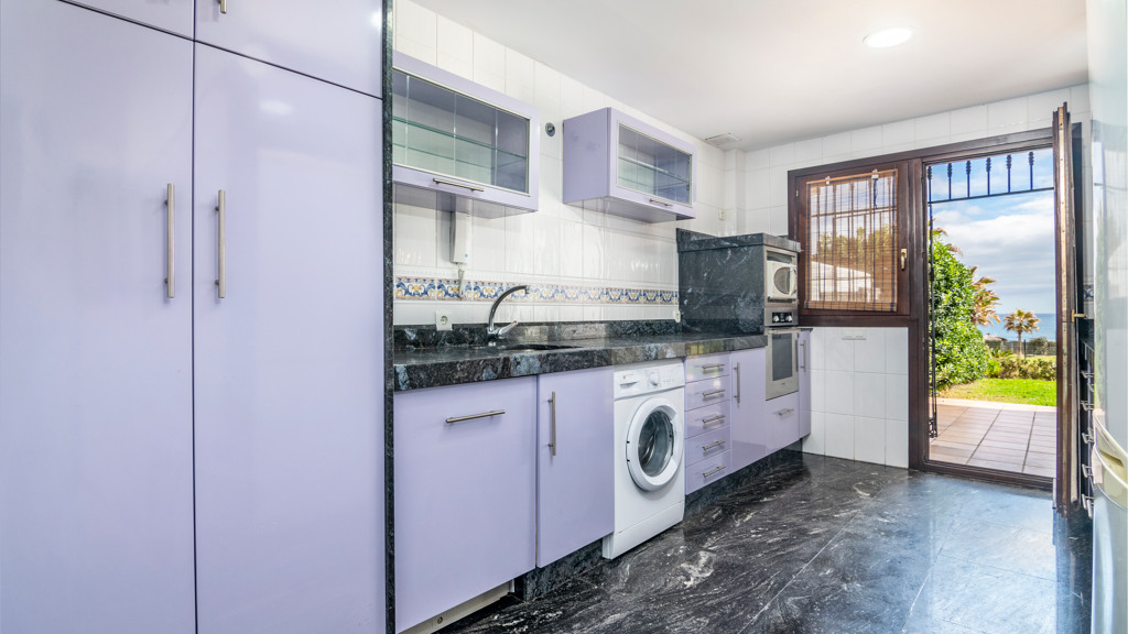 Townhouse-in-Manilva-26
