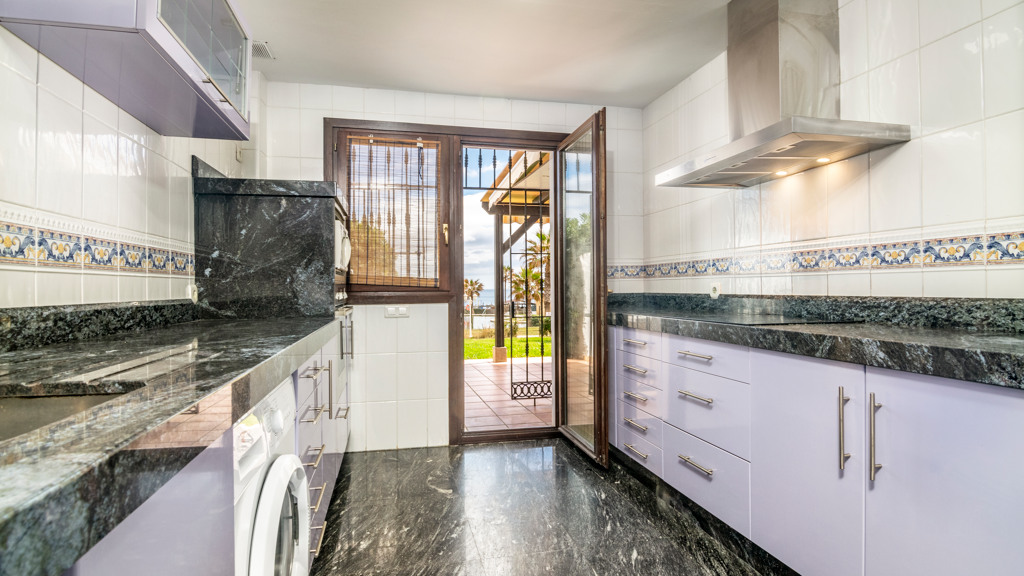 Townhouse-in-Manilva-28