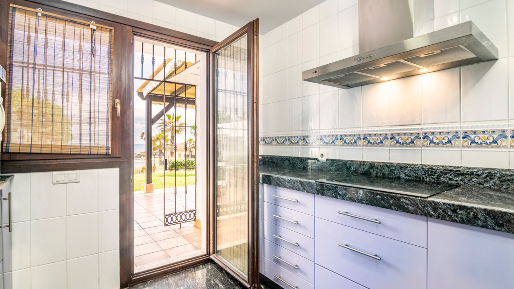 Townhouse-in-Manilva-29