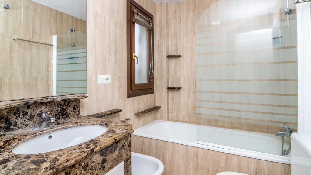 Townhouse-in-Manilva-32