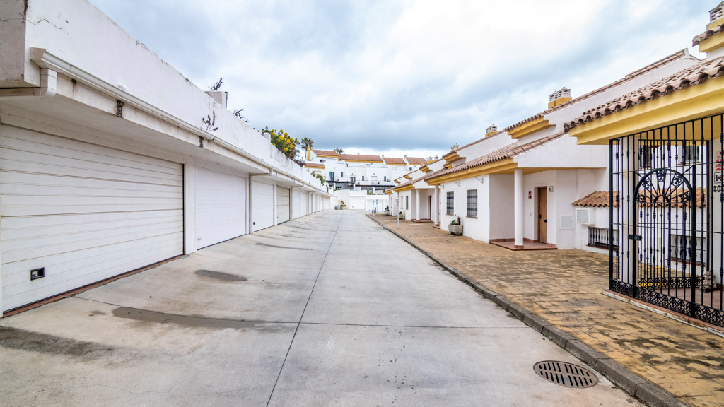 Townhouse-in-Manilva-51