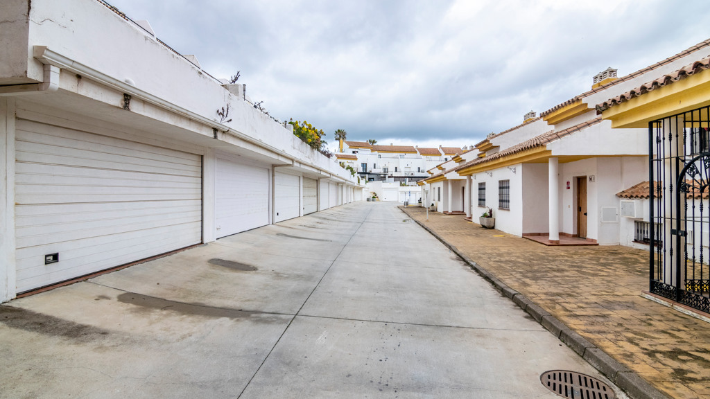 Townhouse-in-Manilva-52